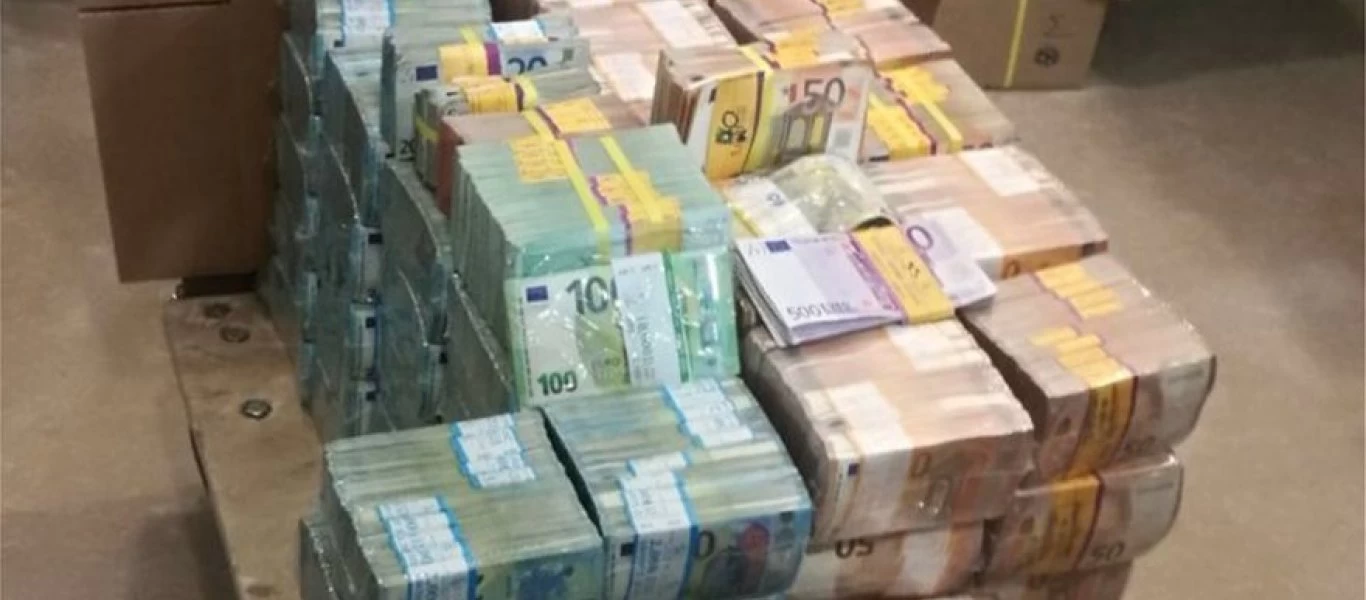 Καβάλα: Εκεί είχαν κρύψει τα 4,2 εκατ. ευρώ - Χρειάστηκε καροτσάκι για να τα μεταφέρει η ΕΛ.ΑΣ. (upd)